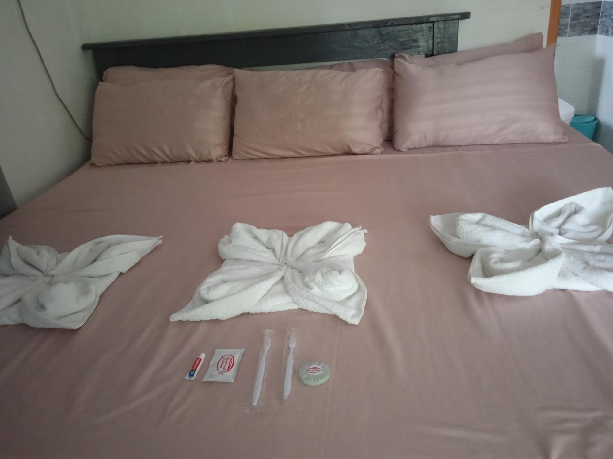 Sarah'S Garden Bnb & Spa Bed & Breakfast Clarin  Exterior photo