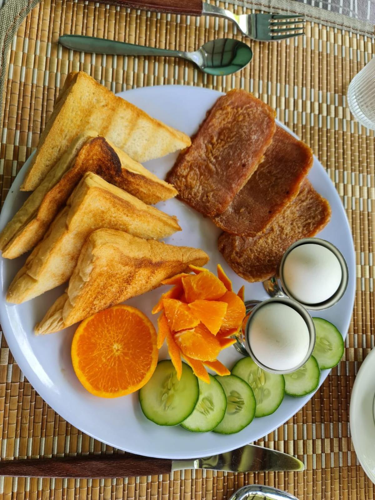 Sarah'S Garden Bnb & Spa Bed & Breakfast Clarin  Exterior photo