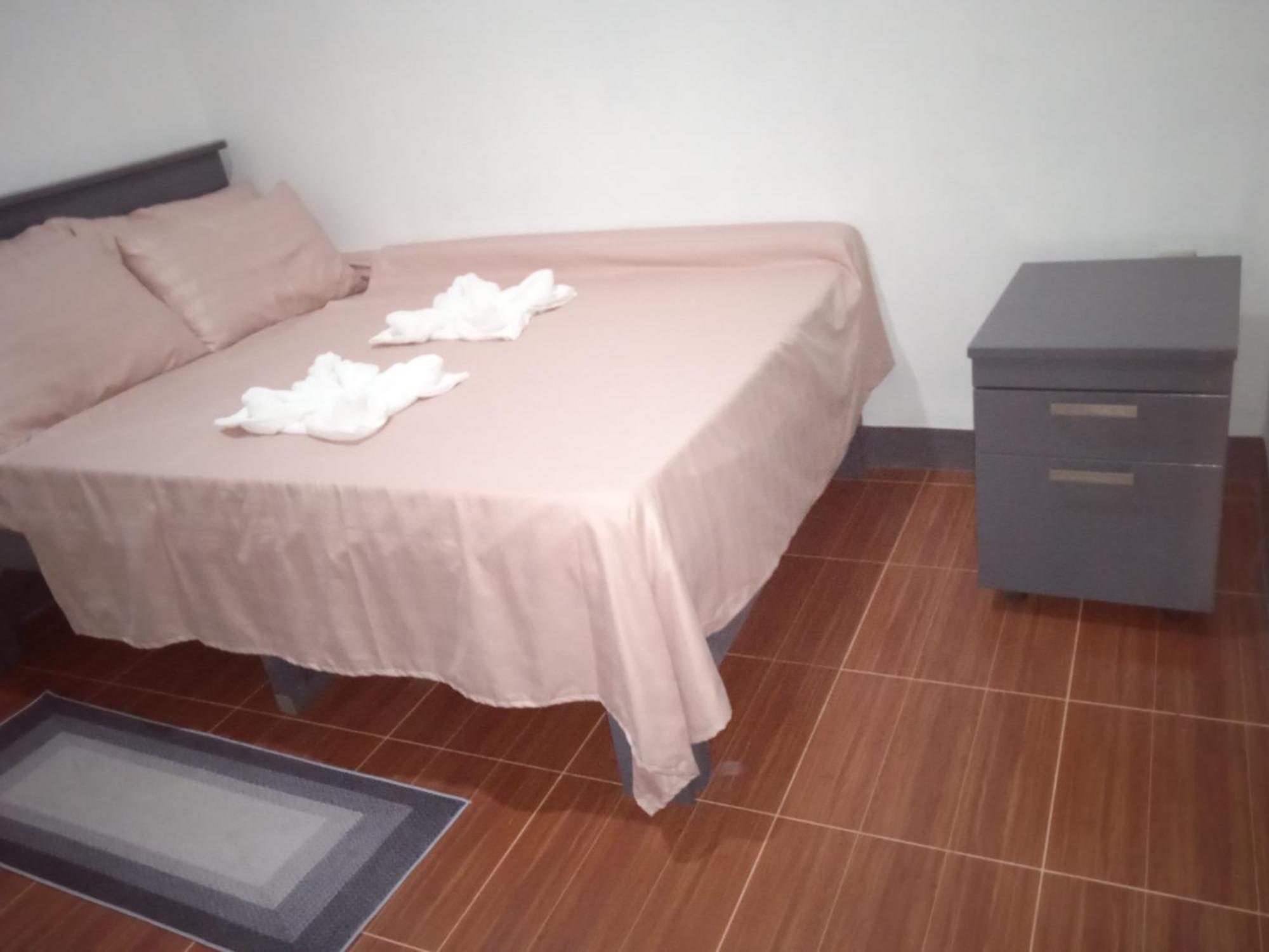 Sarah'S Garden Bnb & Spa Bed & Breakfast Clarin  Exterior photo
